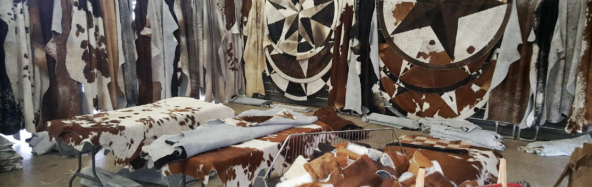  MENRIAOV Longhorn White Cowhide with Black And Brown